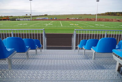 Bender bietet Planung, Herstellung, Vermietung und Verkauf von Tribünen, Bühnen und Stadien333
